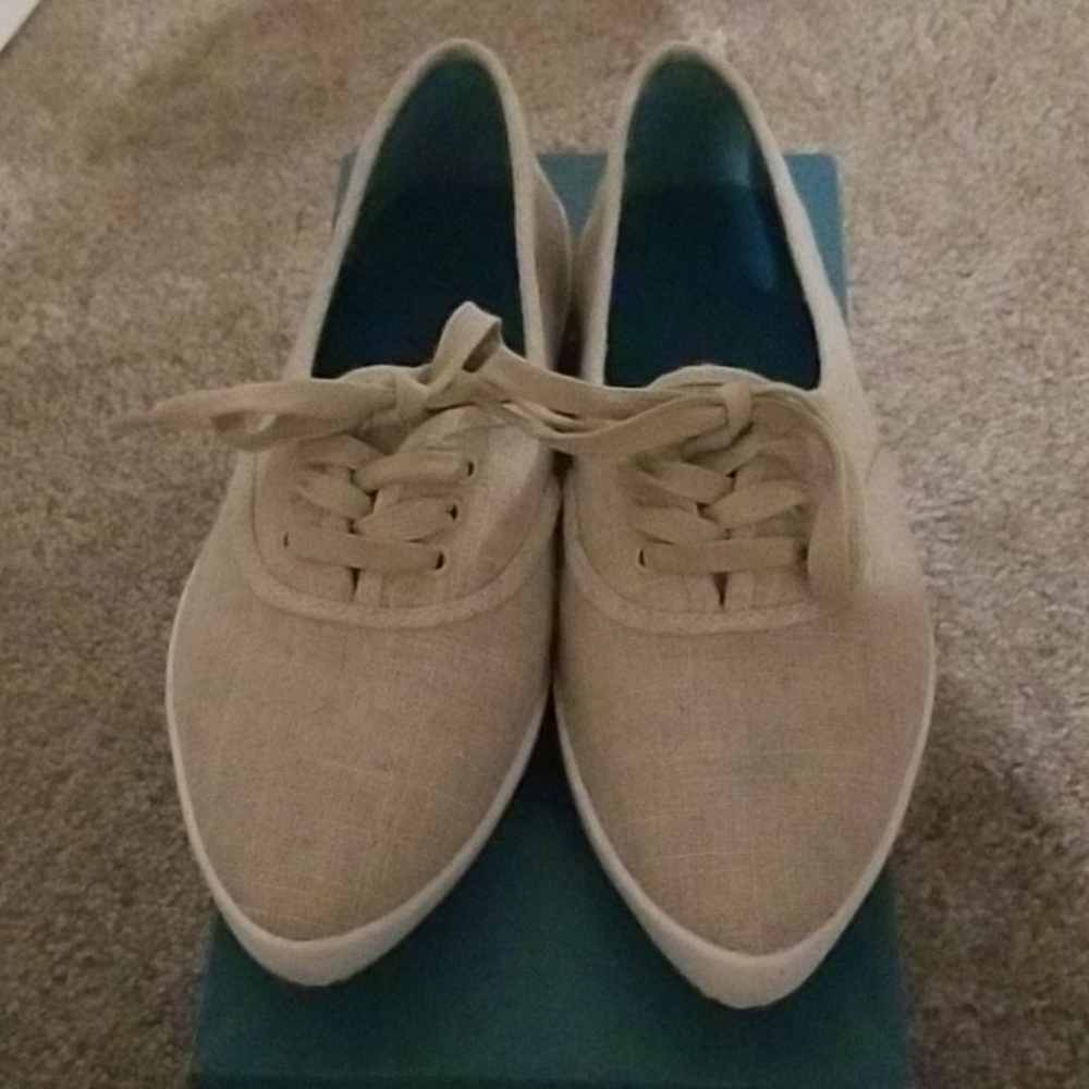 Blowfish Carhop Linen Flat